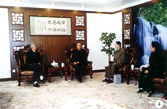 中國(guó)紡織機(jī)械器材工業(yè)協(xié)會(huì)名譽(yù)理事長(zhǎng)凌寶銀親臨我司視察